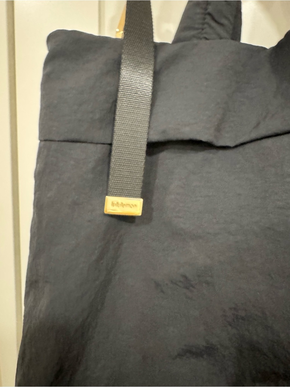 Lululemon On My Level Tote Bag 20L Black/Gold Crossbody Travel Gym Work Bag - Picture 3 of 8